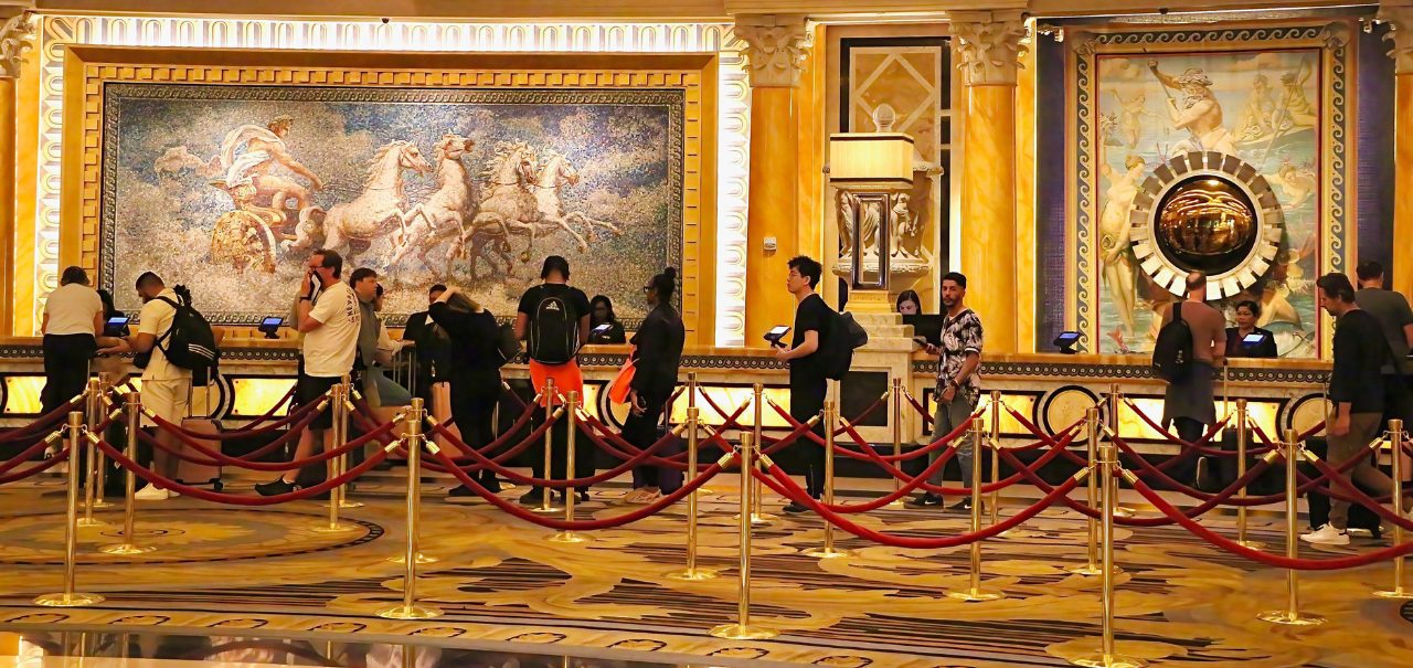 Caesar's Palace Post & Rope